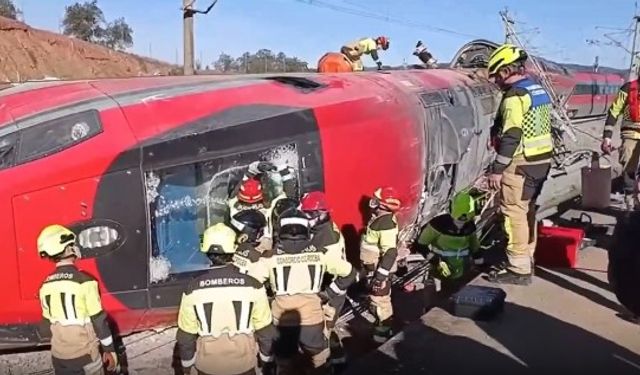 İspanya'daki tren kazasında hayatını kaybedenlerin sayısı 40'a yükseldi