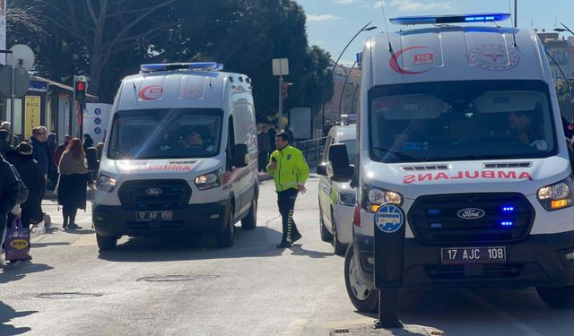 Şoförünün ani fren yaptığı otobüs, yayaya çarptı: 8 yaralı