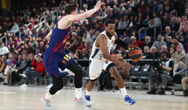 Anadolu Efes Barcelona'ya diş geçiremedi