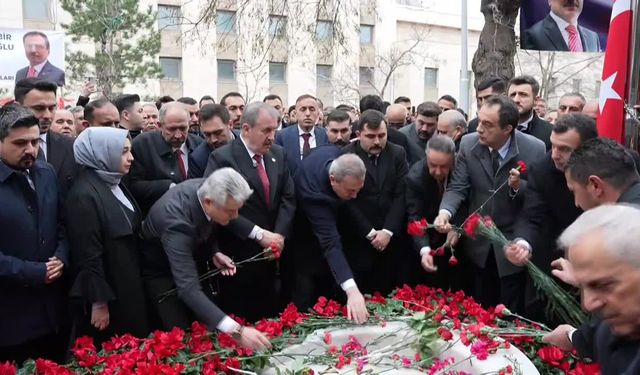 Mustafa Destici, Muhsin Yazıcıoğlu'nun kabrini ziyaret etti