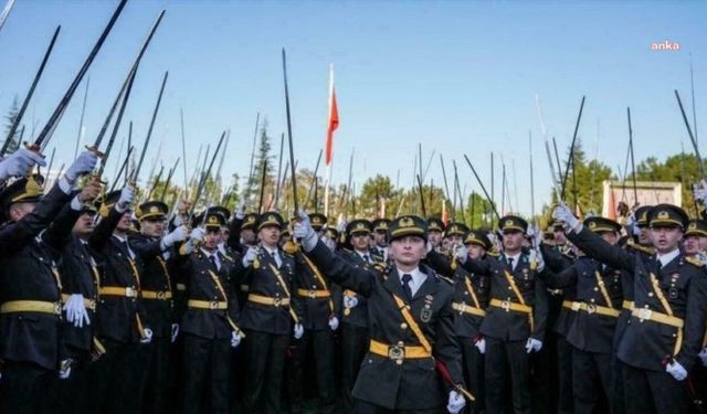 TSK'dan İhraç edilen teğmen Ebru Eroğlu'nun açtığı iptal davası reddedildi