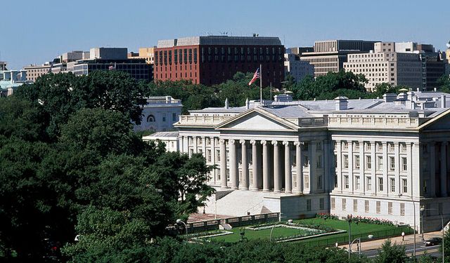 ABD, İran petrolünün satışına geçici olarak izin verdi