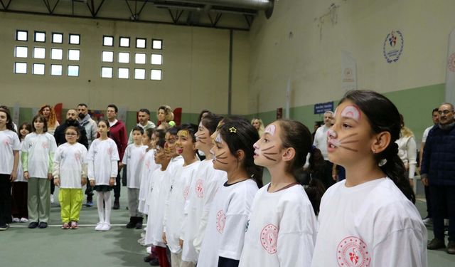 Eski milli sporcu çocukları tenisle buluşturuyor