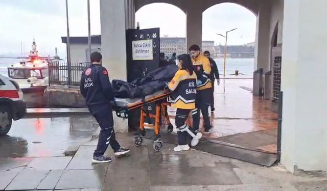 Kadıköy'de denizde erkek cesedi bulundu