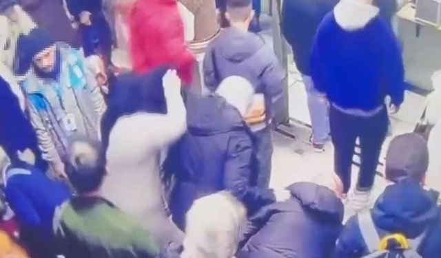 Sultanahmet'te yankesicilik yaparken suçüstü yakalanan 2 kadın tutuklandı