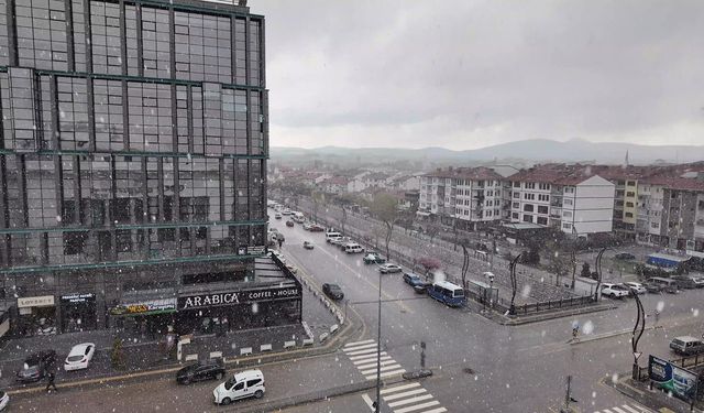 Ankaralılar güne karla uyandı