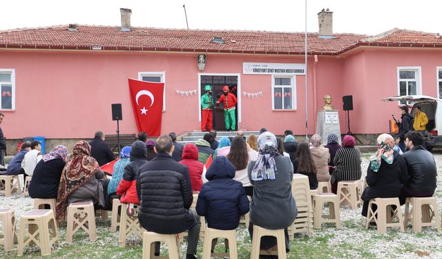 1 öğretmen 1 öğrencili okulda 23 Nisan kutlaması