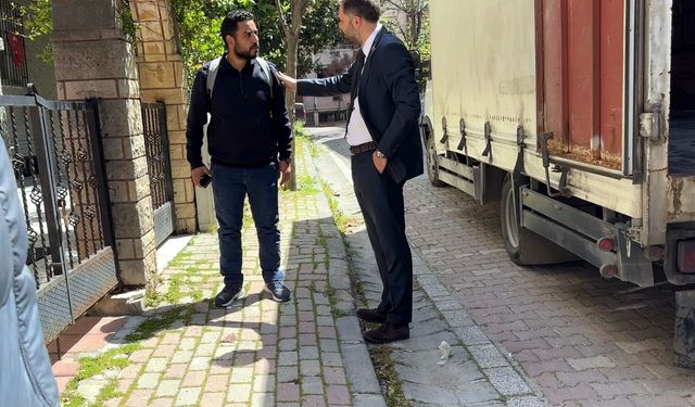 Kiracı olduğu ev icradan satıldı; yurt dışından döndüğünde eşyalarıyla sokakta kaldı