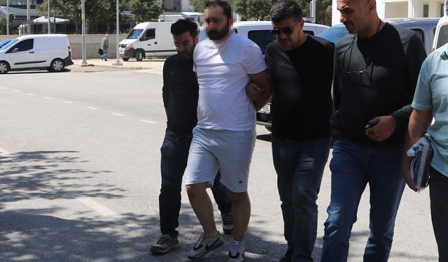 Kız arkadaşının eski eşini bıçaklayarak öldürdü