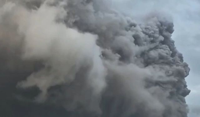Mayon Yanardağı'nda patlama