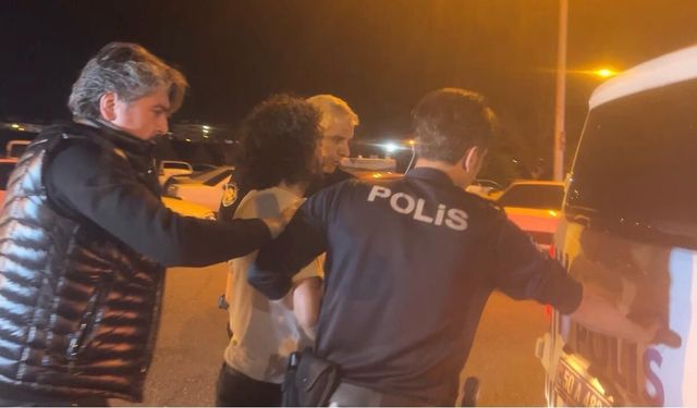 Müdahale ettikleri kadının çocukları tarafından rehin tutulan sağlık görevlilerini polis kurtardı