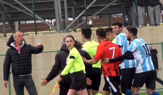 Sahaya girip orta hakeme yumruk atan futbolcu serbest kaldı, kulübüyle ilişiği kesildi