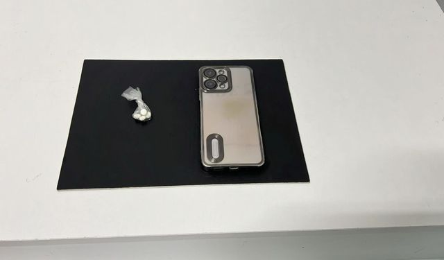 Taksim'de alkollü kişiye yardım etme bahanesiyle yaklaşıp cep telefonunu çaldı; suçüstü yakalandı