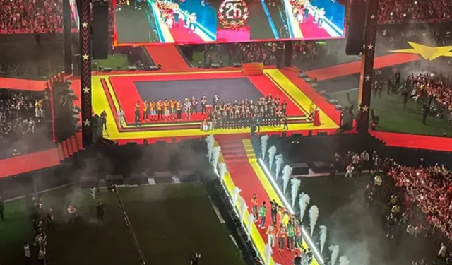 Şampiyon Galatasaray kupasına kavuştu