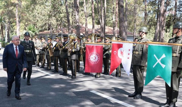 Bakan Güler, Kıbrıs Türk Barış Kuvvetleri Komutanlığı'nı ziyaret etti