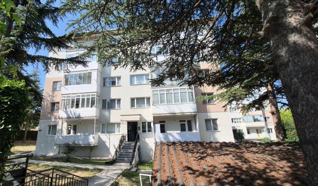 4'üncü kattaki dairenin penceresinden düşüp, öldü