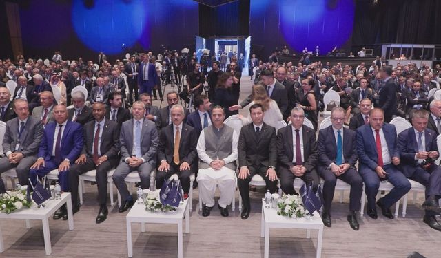 Bakan Uraloğlu: Bu coğrafi ve jeostratejik üstünlük, küresel ticarette 'Türkiyesiz koridor' düşünülemeyeceğini kanıtlamaktadır