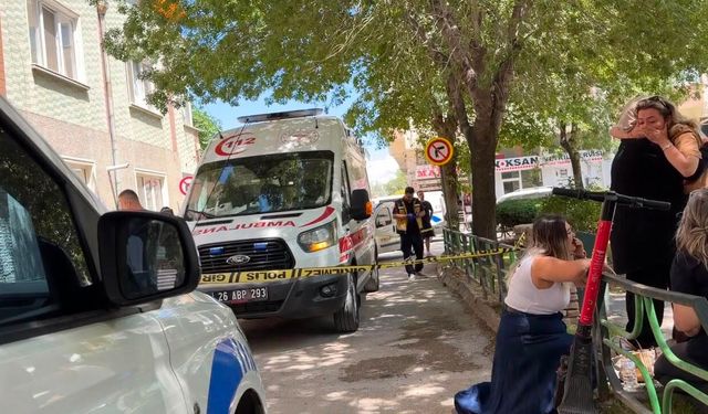 Korkulukları kırılan pencereden düşen kadın öldü