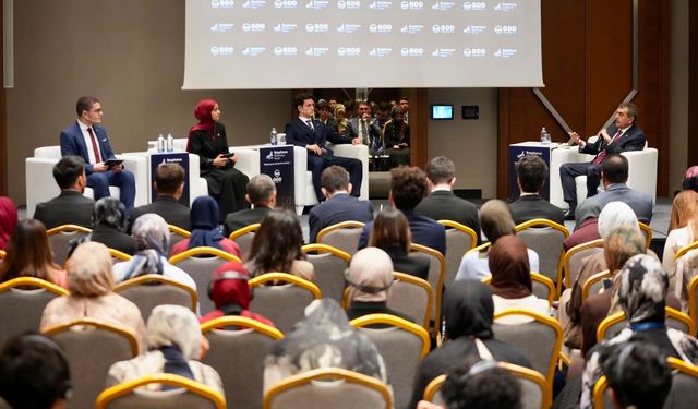Bakan Tekin: Sınav sistemine ilişkin bir değişiklik yok, soru havuzu yeni müfredata göre olacak
