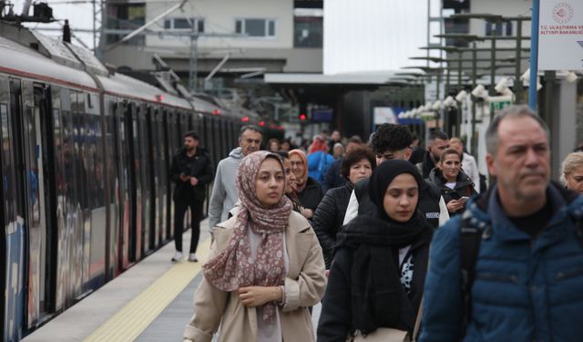 Bakan Uraloğlu: 30 Ağustos'ta bakanlığa bağlı kent içi raylı sistemler ücretsiz olacak