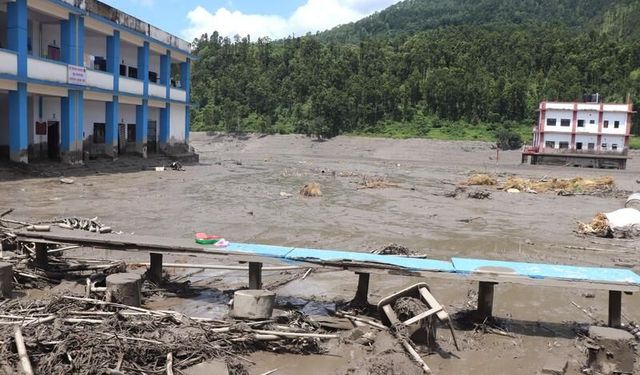 Nepal'deki selde hayatını kaybedenlerin sayısı 691'e yükseldi