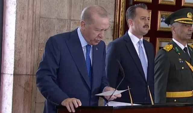 Cumhurbaşkanı Erdoğan: Milletimizin istiklaline kararlılıkla sahip çıkıyoruz