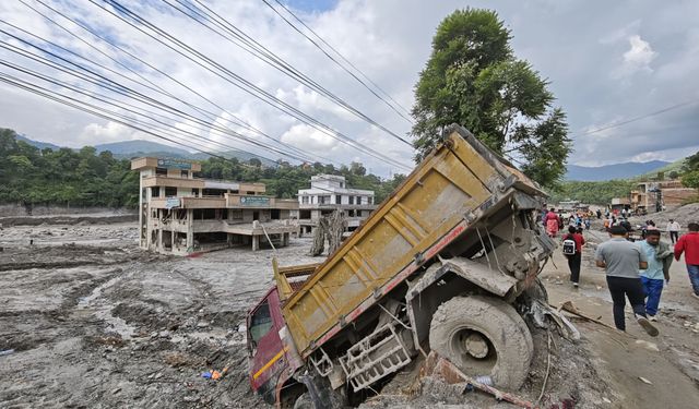 Nepal'deki selde can kaybı 1252'ye yükseldi