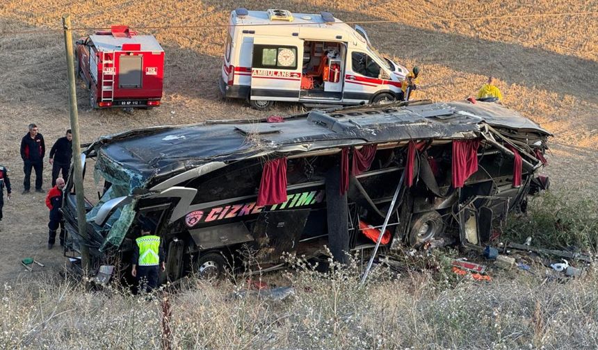 Afyonkarahisar'da yolcu otobüsü şarampole uçtu: 21 yaralı