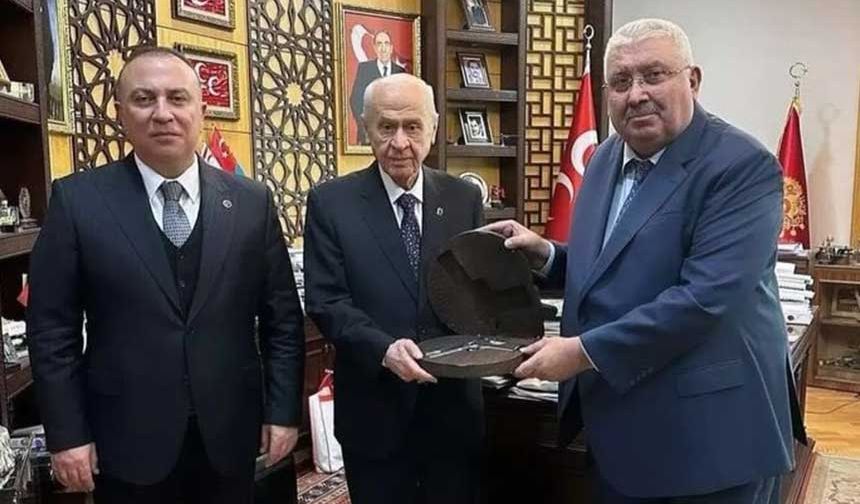 MHP'li isimden dikkat çeken 'Bahçeli'ye silah hediyesi' paylaşımı