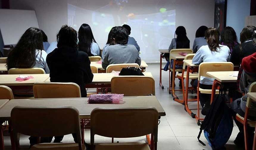 Kamuda çalışan velilere 7-11 Eylül tarihlerinde günde 3 saati aşmayacak idari izin