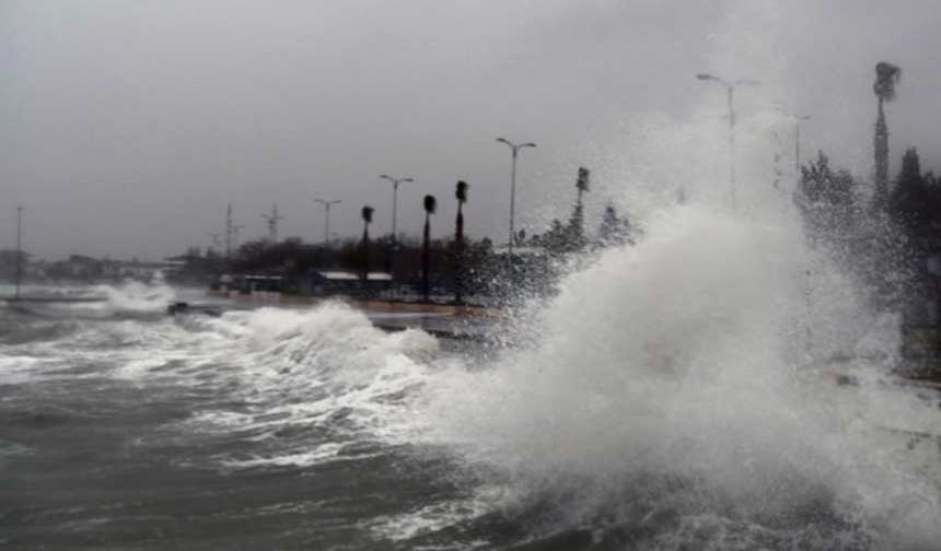 Marmara'yı lodos vurdu, deniz ulaşımı durdu