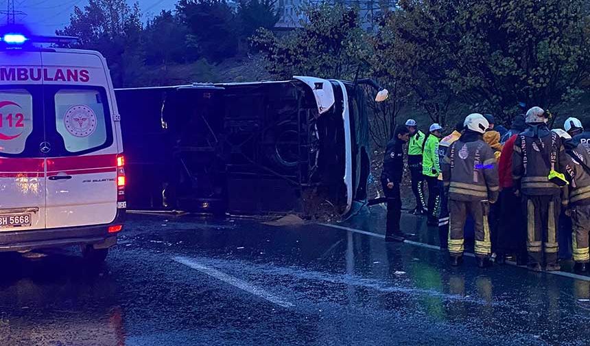 İstanbul’da yolcu otobüsü devrildi! 2 ölü, 15 yaralı