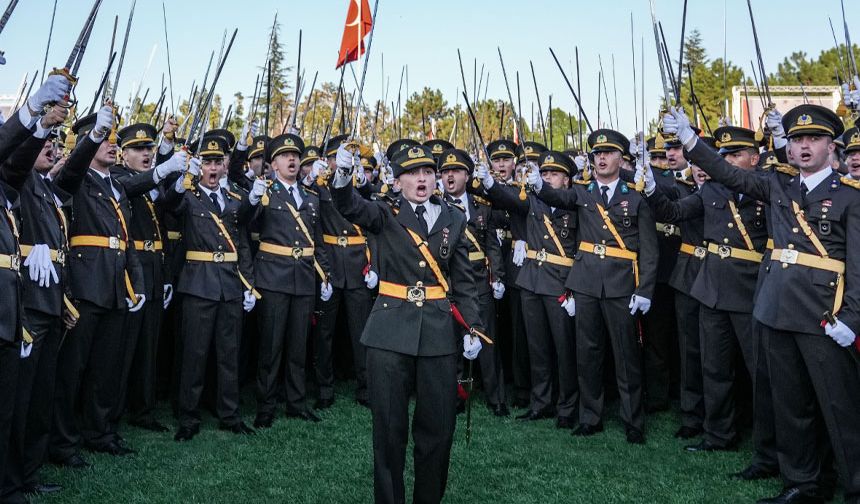 Gözler MSB'deydi! Teğmenler ile ilgili karar ertelendi