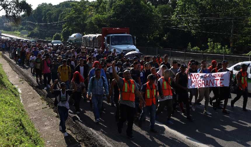 Meksika’dan binlerce göçmen seçim bitmeden ABD’ye girmek için yolda