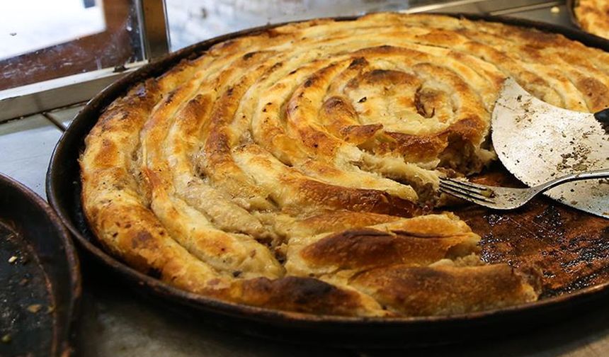 Söz konusu börekçinin kıymalı börek harcında "Sakatat (Taşlık)" tespit edildi. 
