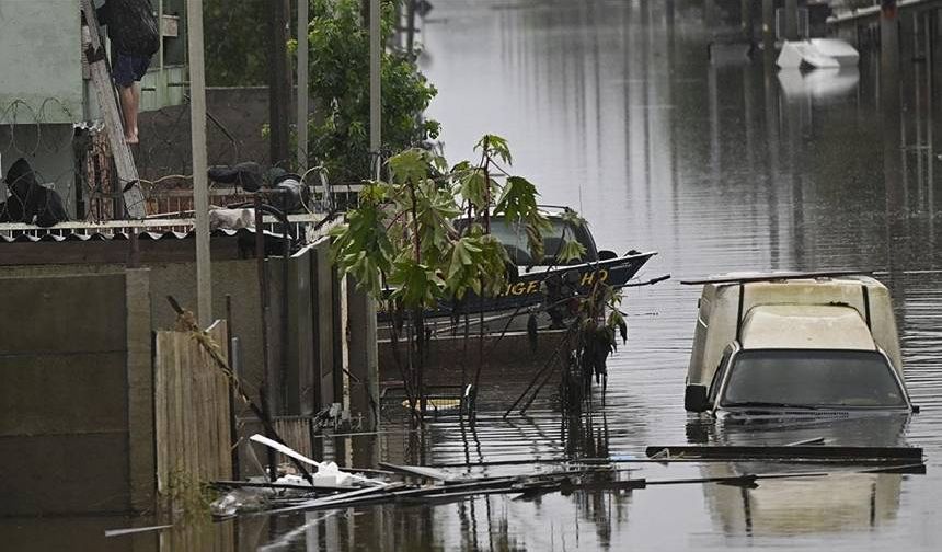 2 Mayıs - Brezilya'daki sellerde 169 kişi hayatını kaybetti.