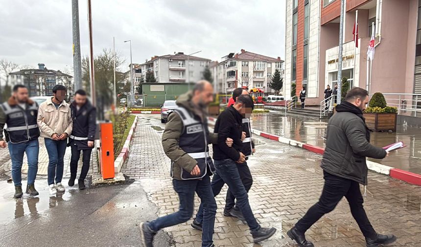 Kendilerini polis olarak tanıtıp 6 milyon liralık vurgun yaptılar