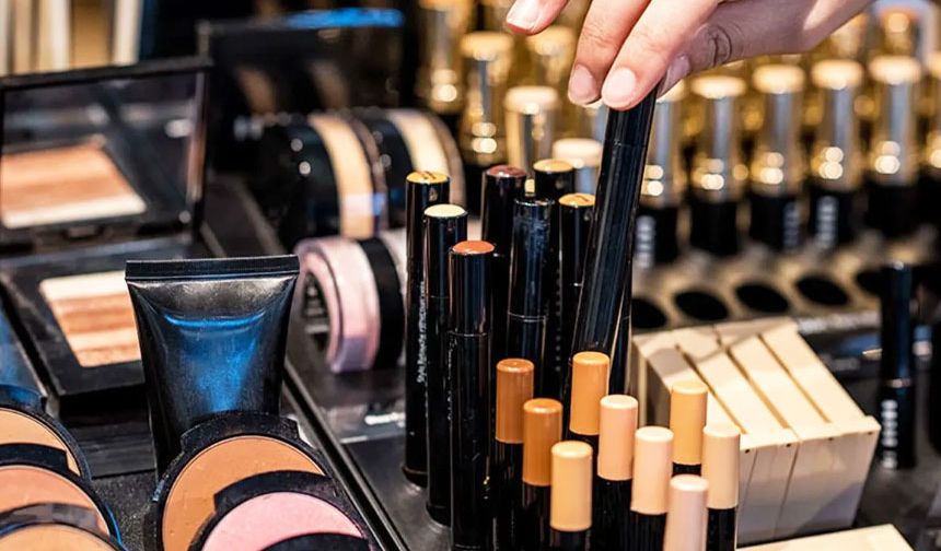 İstanbul Anadolu 1. Asliye Ticaret Mahkemesi Başkanlığı tarafından yayımlanan yazıda şu bilgiler paylaşıldı:

“Davacılar, 1-ARDA DAĞITIM KOZMETİK SANAYİ VE TİCARET LİMİTED ŞİRKETİ (İstanbul Ticaret Sicil Müdürlüğü’nün 41158-5 sicil nolu, Sultanbeyli V.D.-0730431175, Mersis No: 0073043117500012) ile 2-AHMET MANSUR YILDIZ (15***70 T.C.Nolu) tarafından mahkememizde HASIMSIZ olarak açılan Konkordatonun Tasdiki davasının 18/12/2024 tarihli duruşmasında verilen ara karar gereğince;