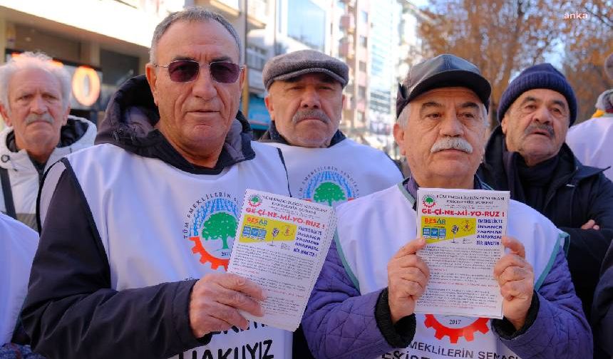 Eskişehir’de emekliler yılın son gününde sokaklarda!