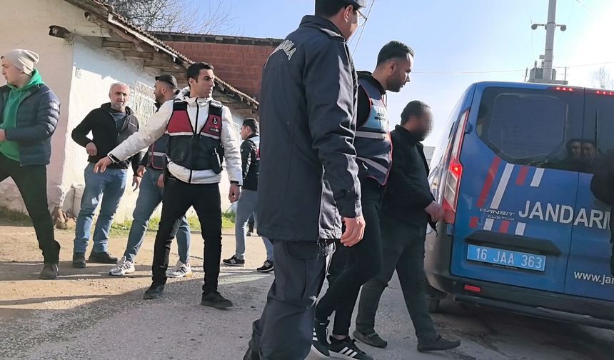 Jandarmayı görünce kendisini eve kilitleyen şüpheli 24 saat sonra teslim oldu