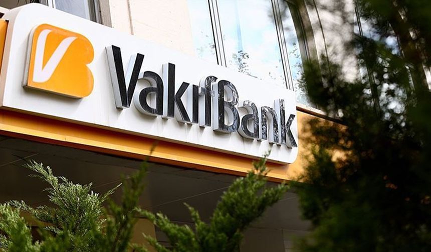 VAKIFBANK

Maaşını VakıfBank'a taşıyan SGK emeklilerine özel 24.000 TL'ye varan ödeme!

Maaşını VakıfBank'a taşıyacak SGK emeklilerimize, 12.000 TL'ye varan promosyona ek olarak; VakıfBank Troy Emekli Kredi Kartı ve Troy Emekli Bankomat Kartı ile yapacakları alışverişlerde toplamda aylık 1.000 TL'ye, 12 ayda 12.000 TL'ye varan nakit ödeme fırsatı.

1 aylık emekli maaşı tutarı;

10.000 TL'ye (10.000 TL hariç) kadar olanlara 3 yıl için toplam 5.000 TL,
10.000 TL - 15.000 TL (15.000 TL hariç) arasında olanlara 3 yıl için toplam 8.000 TL,
15.000 TL - 20.000 TL (20.000 TL hariç) arasında olanlara 3 yıl için toplam 10.000 TL,
20.000 TL daha fazla olanlara 3 yıl için toplam 12.000 TL

peşin ve nakdi olarak promosyon ödemesi yapılacaktır.