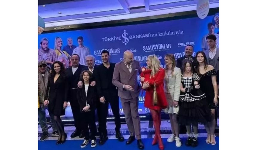 Türkiye'nin ilk satranç konulu reel-animasyon filmi Şam’Piyonlar-Satrancın Gizemli Taşları filminin galası geçtiğimiz gün İstanbul Kongre Merkezi'nde 3 bin kişinin katılımıyla gerçekleşti.

