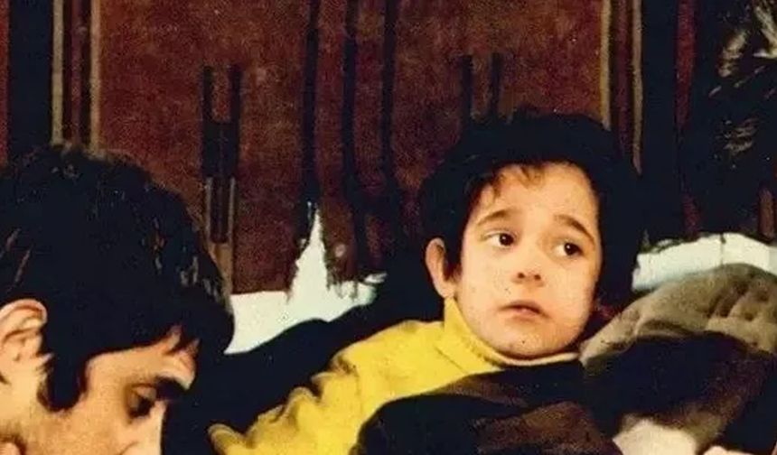 Yayınlandığı dönemde tüm Türkiye’yi kasıp kavuran fenomen filmin çocuk yıldızı Kahram Kıral son haliyle şaşırttı.
