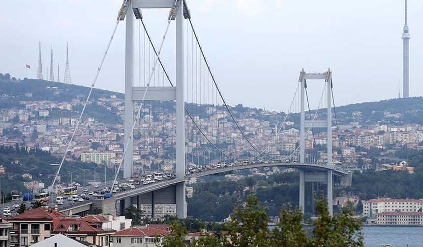 Osmangazi'de de artış yüzde 42.3'ü buldu. Fatih Sultan Mehmet köprüsü de yüzde 42 zamlanırken Çanakkale Köprüsü'nde zam oranı yüzde 35'te tutuldu.

İŞTE YENİ FİYAT TARİFESİ: 
