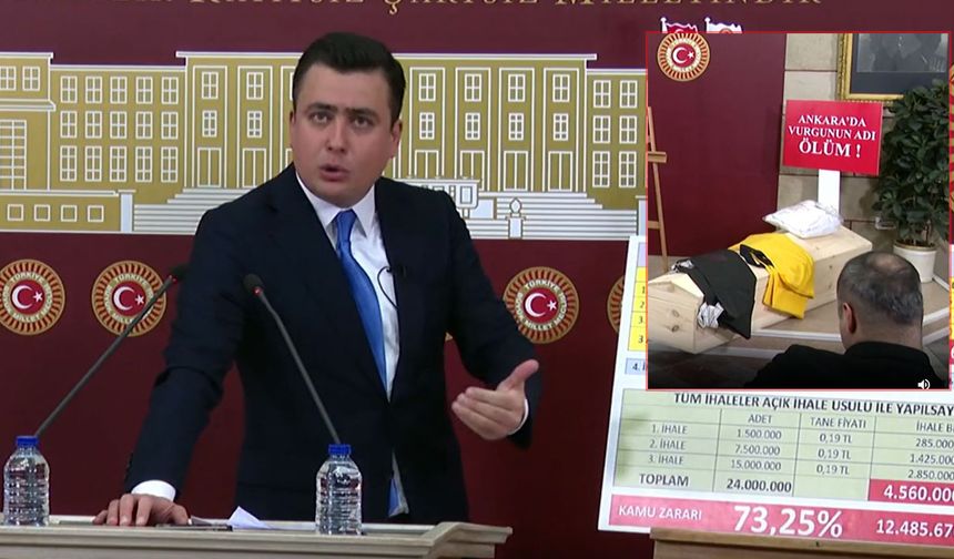 Toplantı salonuna tabut getiren Osman Gökçek babasıyla ilgili soruya yanıt vermedi