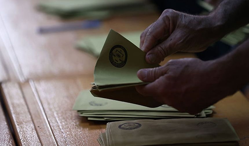HBS Araştırma, 20-25 Şubat 2025 tarihleri arasında 3 bin 200 kişinin katılımıyla gerçekleştirdiği seçim anketinin sonuçlarını açıkladı. 