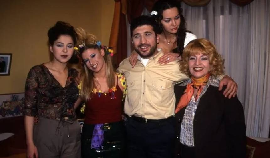 Ruhsar dizisinin 1997-2001 yılları arasında yayınlandığı dönemde, 'Deli Reyhan' karakteriyle ekranlara renk katan oyuncunun son görüntüleri, nostalji severler arasında yoğun ilgiyle karşılandı.

