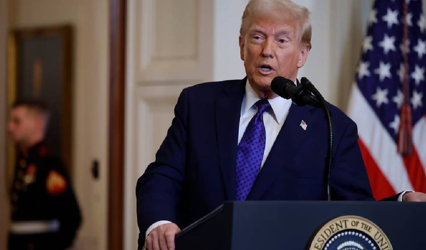 Orta Doğu, Trump ailesinin iş dünyasında giderek daha fazla yer edinmeye başladı. Eski ABD Başkanı Donald Trump'ın damadı Jared Kushner geçtiğimiz yıl yaptığı bir açıklamada, “Gazze’nin sahil şeridi çok değerli olabilir” ifadelerini kullanarak bölgedeki potansiyel yatırımlara dikkat çekmişti. Trump, şu sıralar ABD’nin Gazze’yi kontrol altına almasını ve bölgedeki iki milyon Filistinliyi tahliye etmesini içeren yeni bir planı gündeme getiriyor. ABD’nin bölgedeki etkisini artırmak isteyen Trump, aynı zamanda ailesinin Orta Doğu’da büyüyen emlak ve iş yatırımlarıyla da dikkat çekiyor. Trump ve Kushner’in ticari faaliyetleri, Suudi Arabistan, Katar, Birleşik Arap Emirlikleri ve İsrail gibi ülkelerde yoğunlaşıyor.