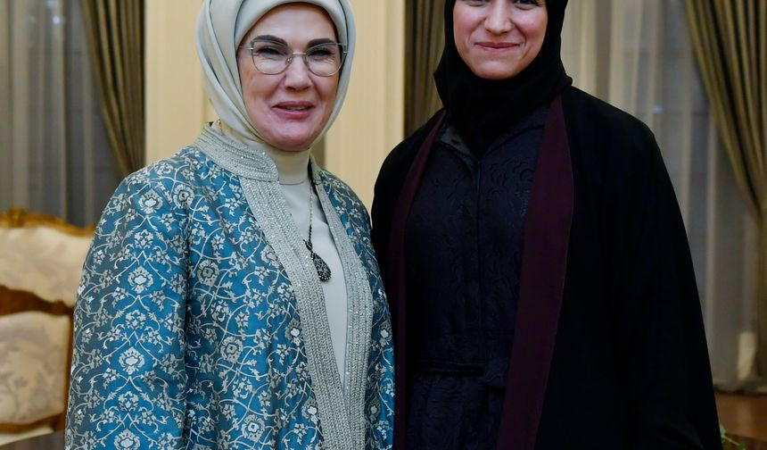 Son olarak Emine Erdoğan ile görüşmesinde gündeme gelen Latife El Durubi, köklü bir aileden geliyor. Soy bağı, Osmanlı'ya kadr uzanan Durubi'nin dedesinin Abdülhamid'in doktoru Alaaddin El Durubi olduğu öğrenildi.

