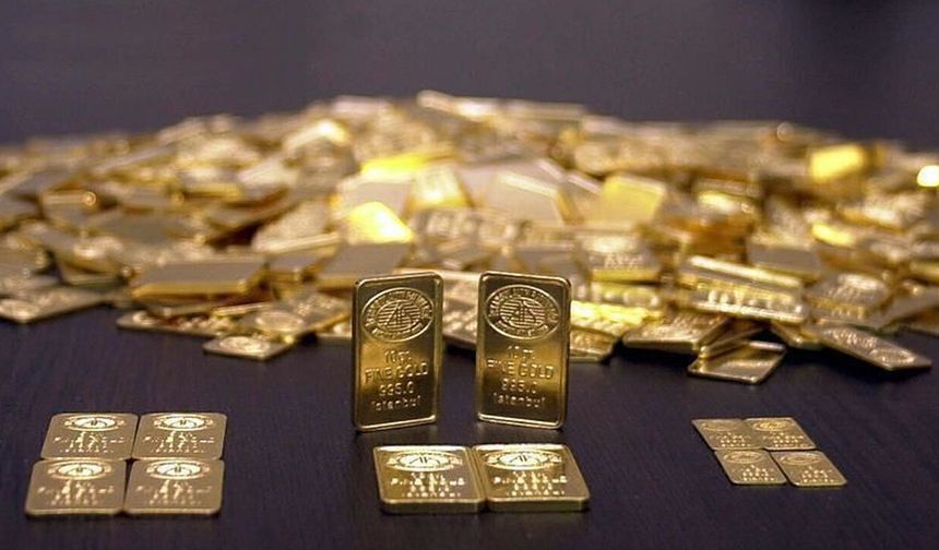 Dolar/TL kuru 36,06 seviyesinde yatay seyrini sürdürüyor. Euro/Dolar paritesi ise 1,0318 seviyesinde. 1,03 seviyesinin altı alım fırsatı olarak görülmeye devam ediyor. 2025 yılı için 1,08 beklentisi korunuyor. Ons altın, gün içinde 2.934 dolara kadar yükseldikten sonra 2.888 dolar seviyesine geri çekildi. Gram altın ise 3.422 lira seviyesinde işlem görüyor. Altın tarafında Kasım ayında 3050 3080 dolar seviyesini açıklayan bir analist olarak şu anda konuşuyorum. Altın fiyatlarında özellikle gram altın tarafında 2025 yılında 4000-4500 lira aralığında beklentimi Kasım ayında açıklayan birisi olarak bunu söylüyorum. Özellikle gram altın tarafında, ons altına bağlı geri çekilmeler yaşanabilir.